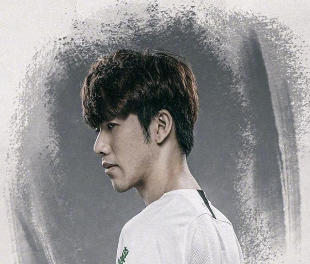 球员并扶持 球员并扶持