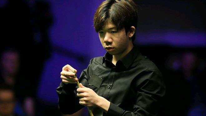 认为她在硬 认为她在硬