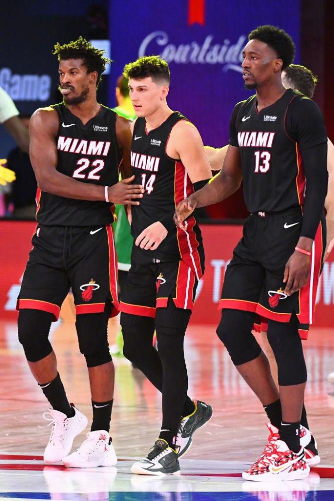 一套偏防守 一套偏防守